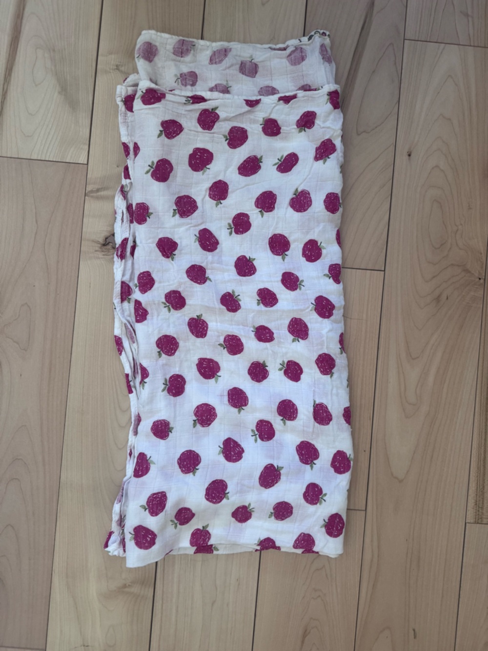 Angel Dear Pink‎ Apple Muslin Blanket